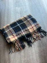 Load image into Gallery viewer, Plaid scarf

