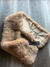 Load image into Gallery viewer, Fur scarf with satin interior
