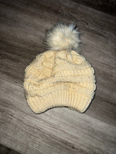 Load image into Gallery viewer, Beige beanie with detachable Pom
