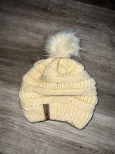Load image into Gallery viewer, Beige beanie with detachable Pom
