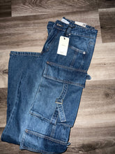 Load image into Gallery viewer, Size 28 cute cargo pants
