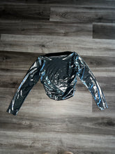 Load image into Gallery viewer, Wet metallic crop top longsleeve
